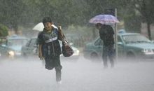 没有伞的孩子就努力奔跑