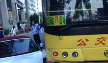 跑车和公交车的比赛