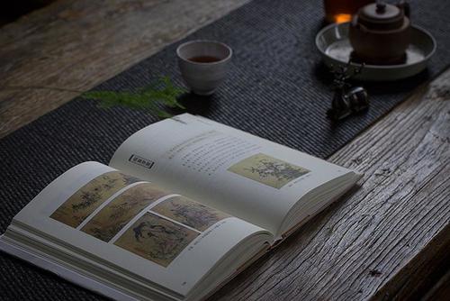 靠近文物