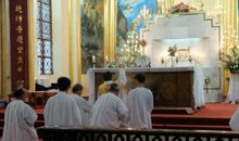 餐产桌前的谈话