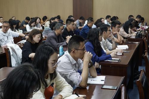 努力成为新时代的红船领航员