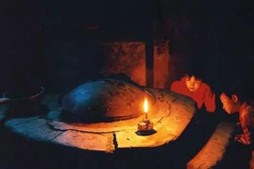灯下的母爱