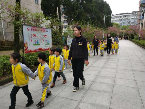 烈士公园的扫墓