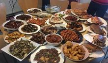 和家人一起做年夜饭