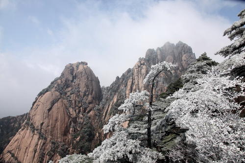 黄山在雪中