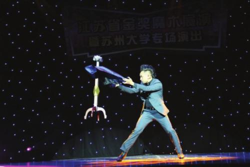 精彩的魔术表演
