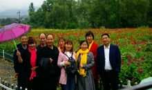 大雨中的师生情