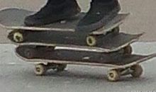 夜空下的溜冰鞋