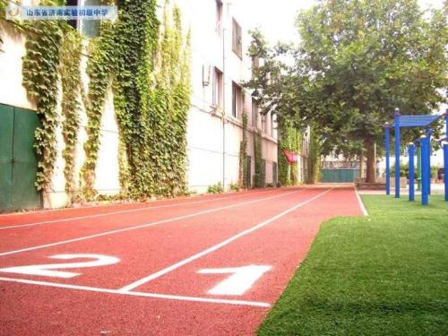 爱上学校操场