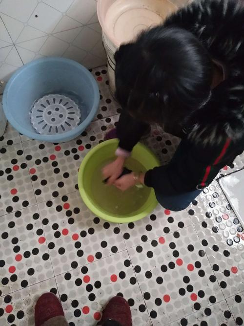 我帮爸爸洗袜子