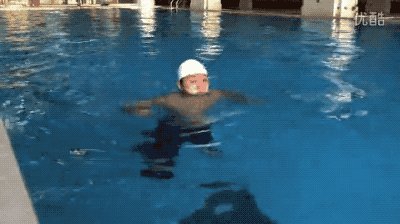 踩水