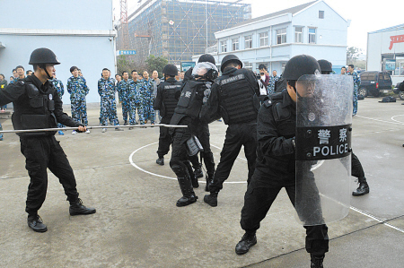 参观市巡逻特警支队