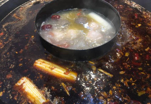 火锅的香气弥漫天空