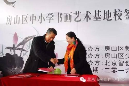 与主人牵手