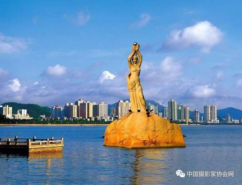 充满温暖的火车站