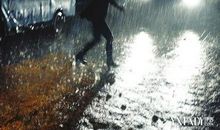 风雨交加的冰雹雨天