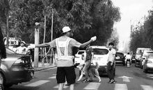 一道年迈的身影