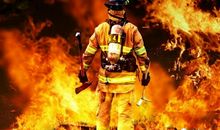 烈火中的邱少云