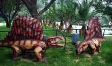 观看恐龙科普展