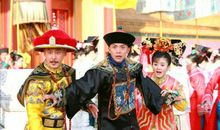 皇帝游行回宫以后