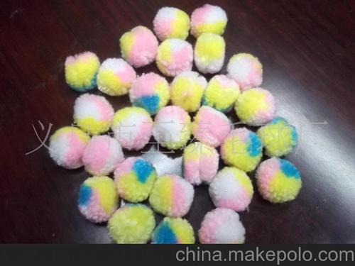 那彩色的毛线球让我想起了她