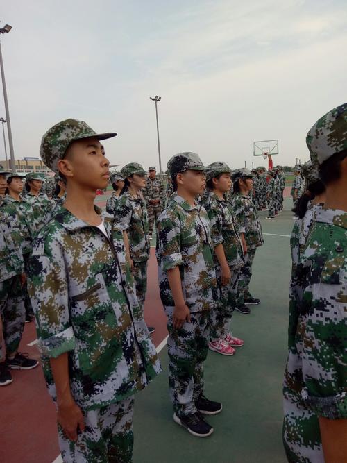 开学第一天的军事训练