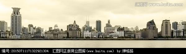 跟随爸爸参观外滩上的老建筑
