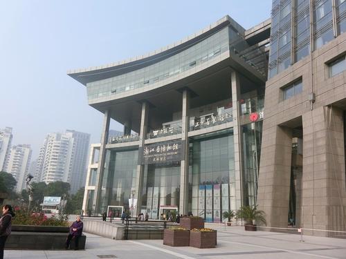 参观浙江省博物馆
