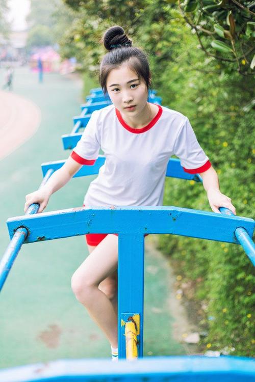 在操场上遇到
