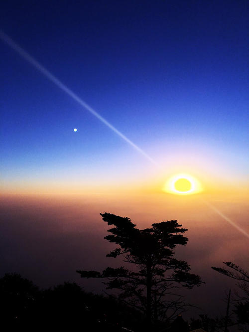 日月同惠