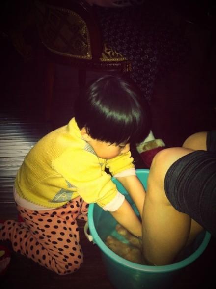 洗你妈妈的脚