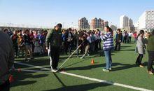 一次别开生面的拔河比赛