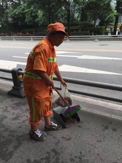 打电话给清洁工