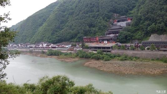游览黄花江
