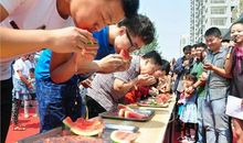 有趣的吃西瓜比赛