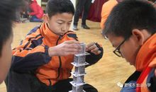 有趣的纸牌搭活动