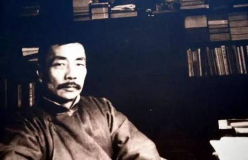 凝视鲁迅