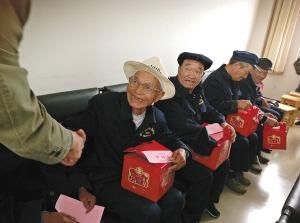 去疗养院送温暖