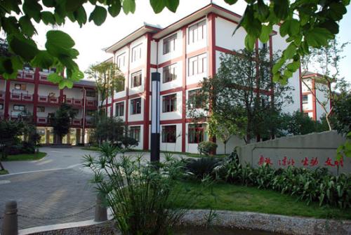 游览东山学校
