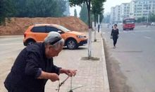 令人深思的一幕