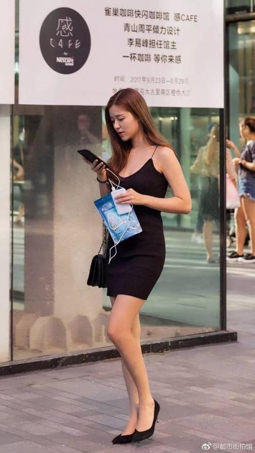 我说，姐姐，你可以让我点菜吗