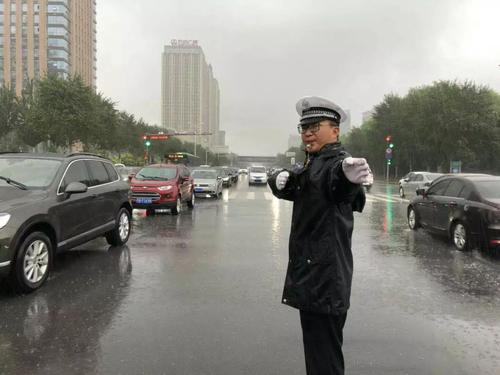 在雨中前进，“易”没有障碍