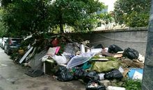 小区门口的垃圾