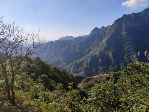 攀登雁荡山