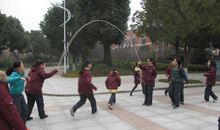 有趣的跳大绳游戏