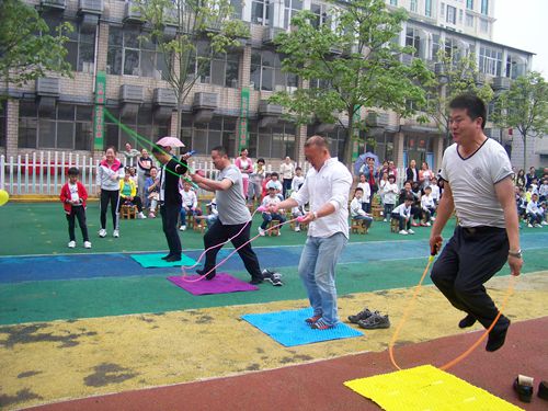 两个三足的比赛作文四年级