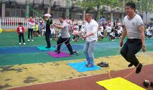 两人三足游戏作文四年级