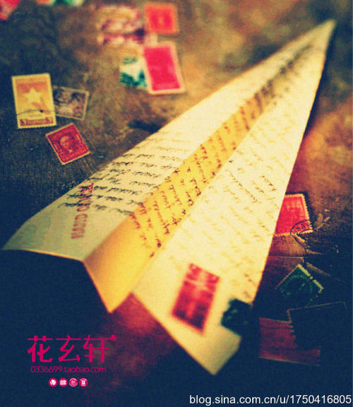 纸飞机在阳光下