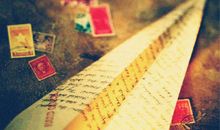 阳光下的纸飞机