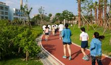 格外闪耀的背影